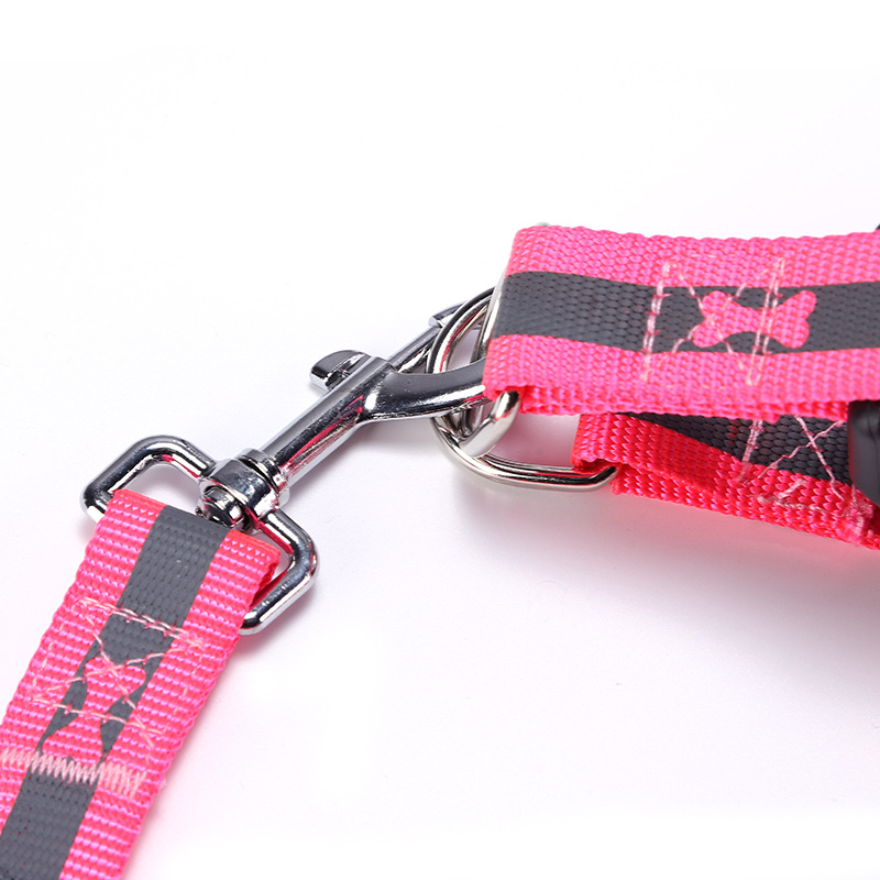 Close-up of the metal swivel clip on a pink reflective harness leash set